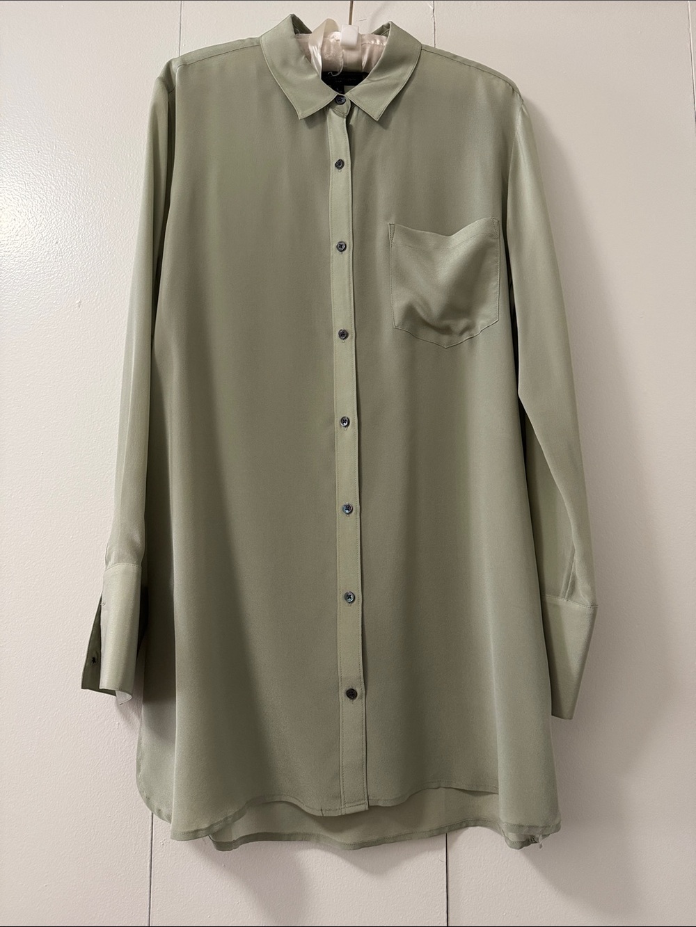 Banana Republic Silk Light Green Women's Button-Down Shirt